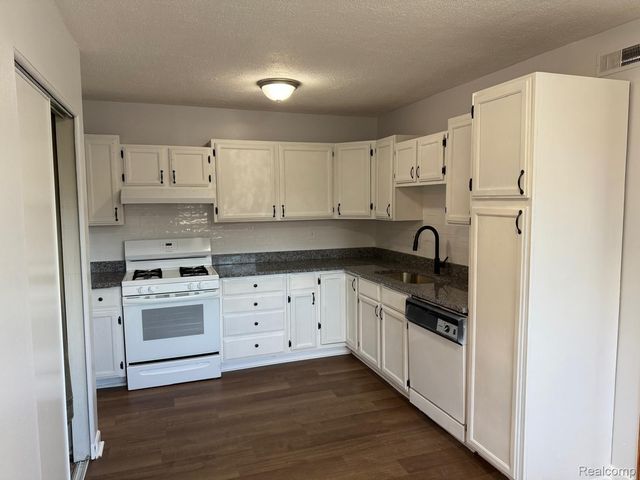 34054 Fernwood Street, Westland, MI 48186