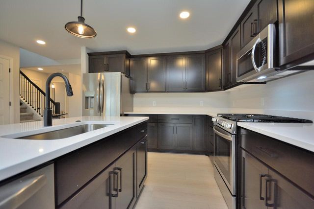 5998 Lillie CIRCLE, Racine, WI 53402