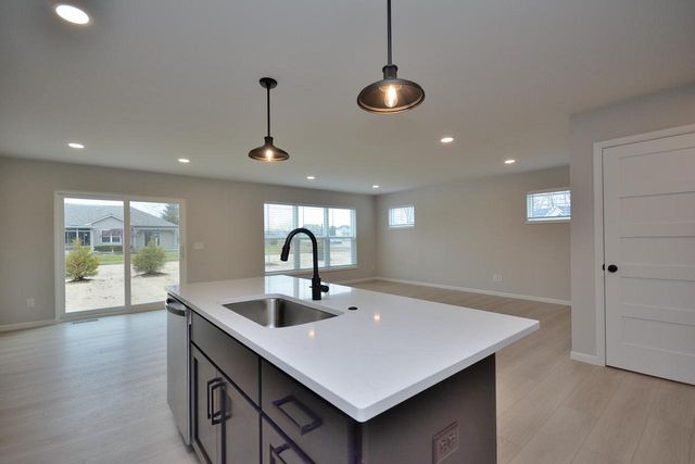 5998 Lillie CIRCLE, Racine, WI 53402