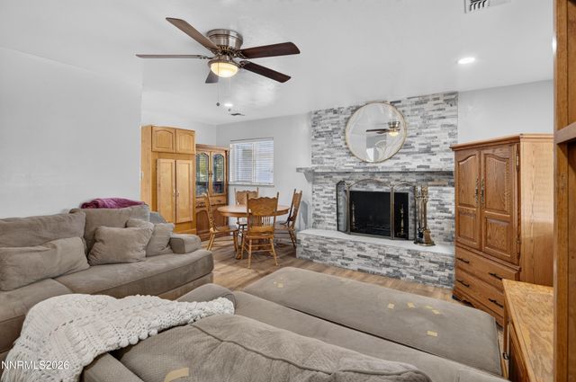 709 M Street, Sparks, NV 89431