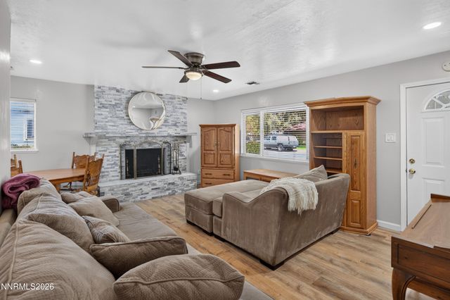 709 M Street, Sparks, NV 89431