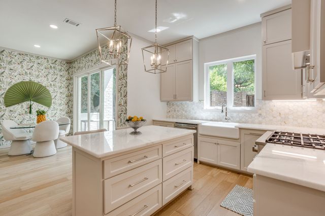 2144 Fountain Square Drive, Fort Worth, TX 76107