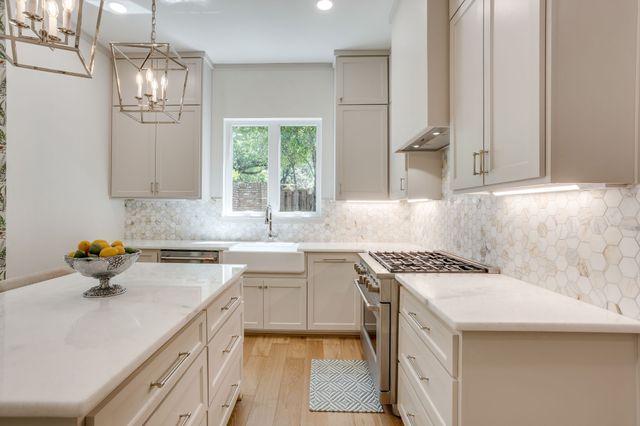 2144 Fountain Square Drive, Fort Worth, TX 76107