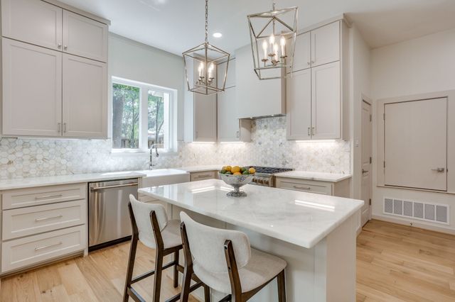 2144 Fountain Square Drive, Fort Worth, TX 76107