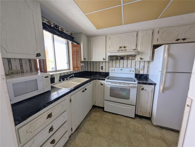 3714 LAKE BAYSHORE DRIVE K-418, Bradenton, FL 34205