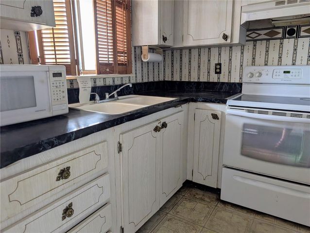 3714 LAKE BAYSHORE DRIVE K-418, Bradenton, FL 34205