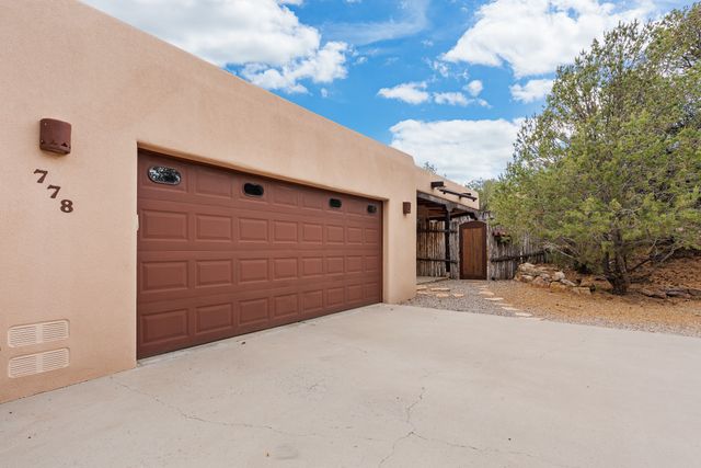 778 Camino Francisca, Santa Fe, NM 87506