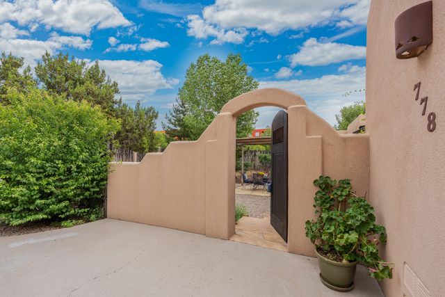 778 Camino Francisca, Santa Fe, NM 87506
