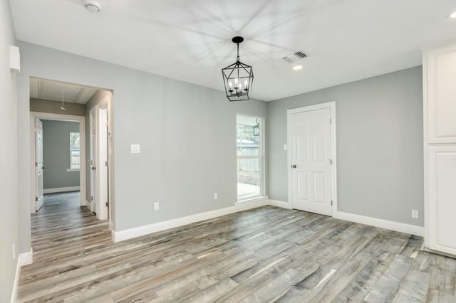 300 N Shanks Street, Clute, TX 77531