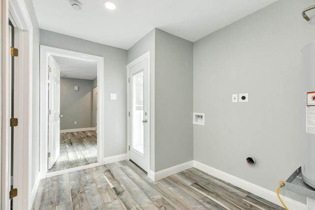 300 N Shanks Street, Clute, TX 77531