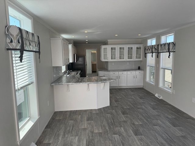 25 Groton School Rd 14, Ayer, MA 01432