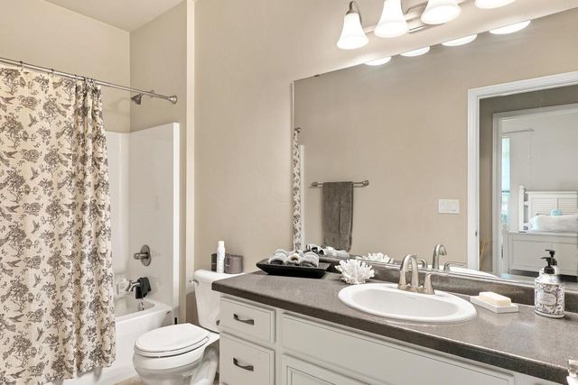 205 N BEDFORD ROAD, Green Bay, WI 54311
