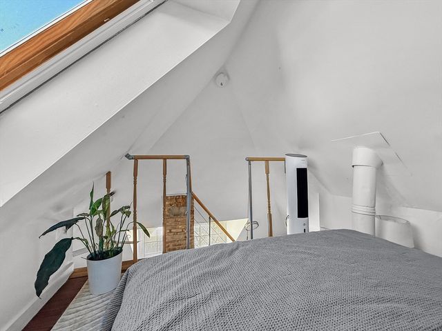 83 Pleasant St 7, Marblehead, MA 01945