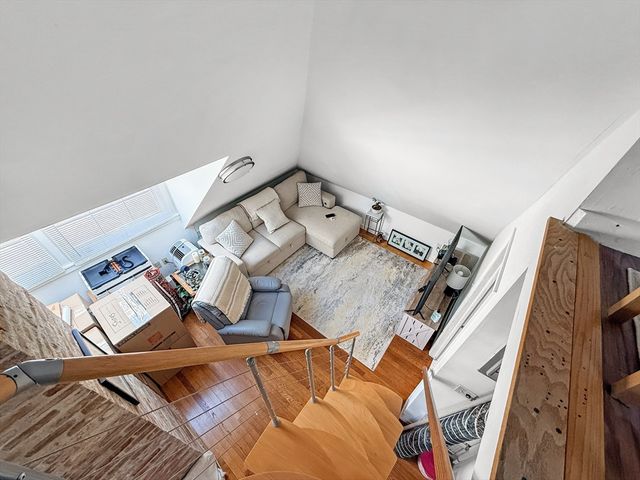 83 Pleasant St 7, Marblehead, MA 01945