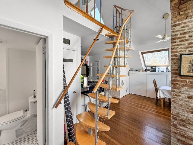 83 Pleasant St 7, Marblehead, MA 01945