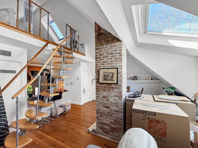 83 Pleasant St 7, Marblehead, MA 01945