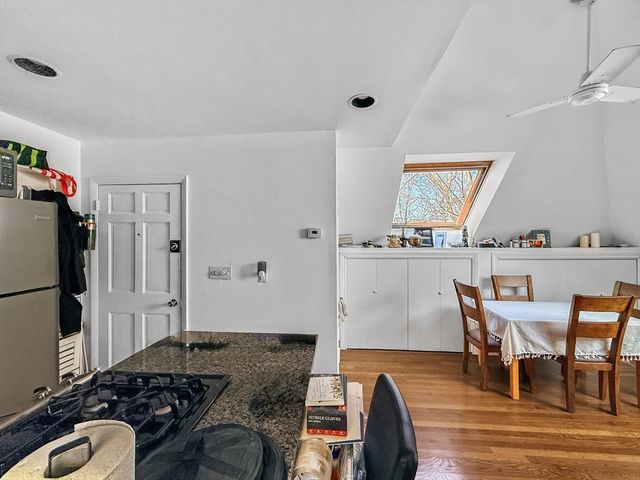 83 Pleasant St 7, Marblehead, MA 01945