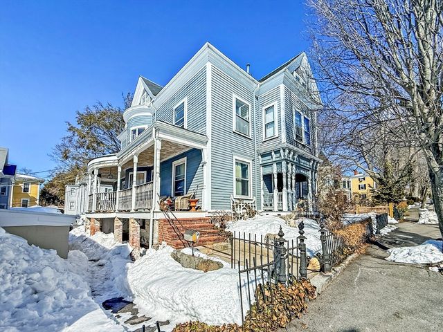 83 Pleasant St 7, Marblehead, MA 01945