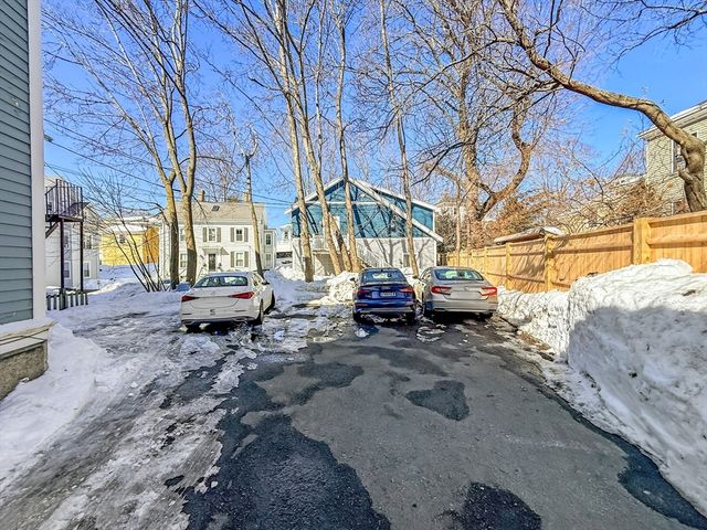 83 Pleasant St 7, Marblehead, MA 01945