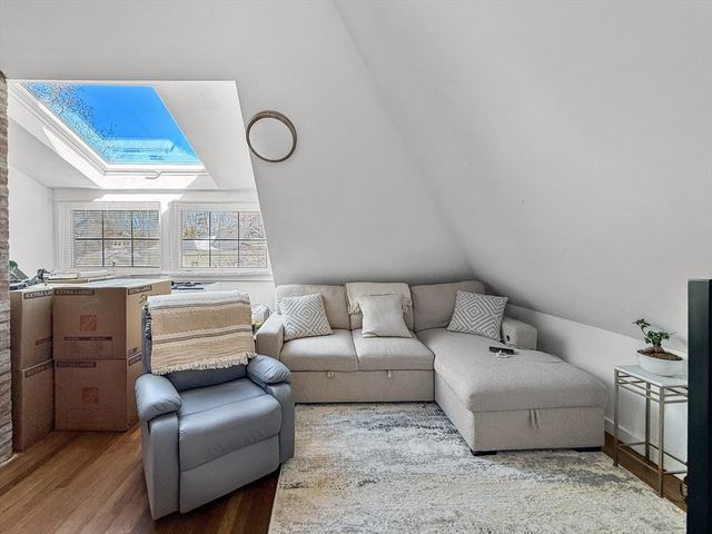 83 Pleasant St 7, Marblehead, MA 01945