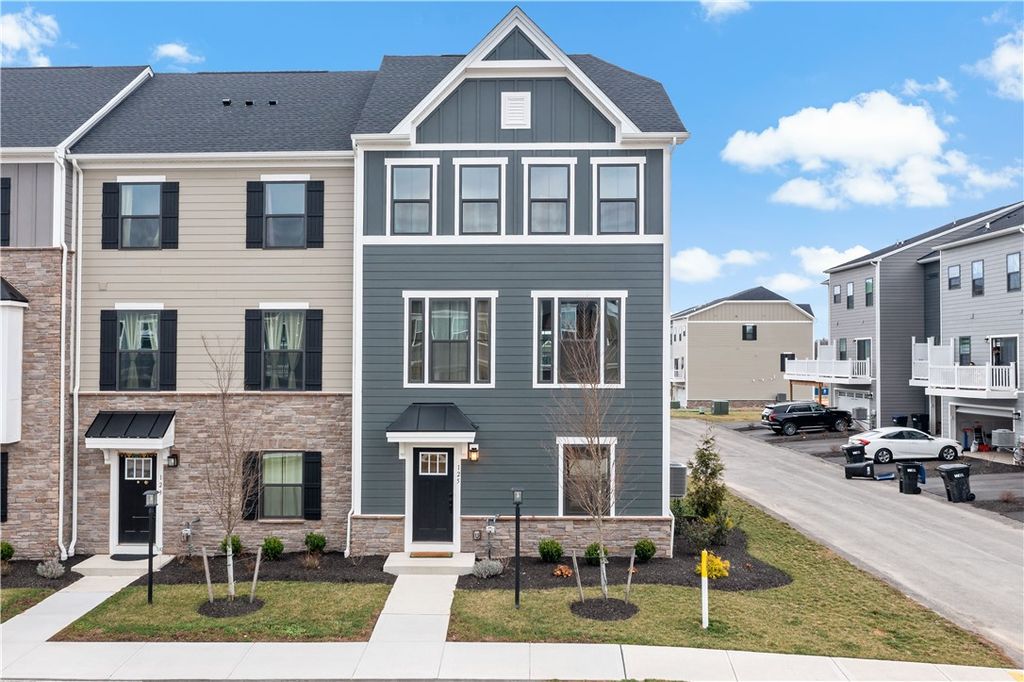 125 Mossy Oak Dr, Coraopolis, PA 15108