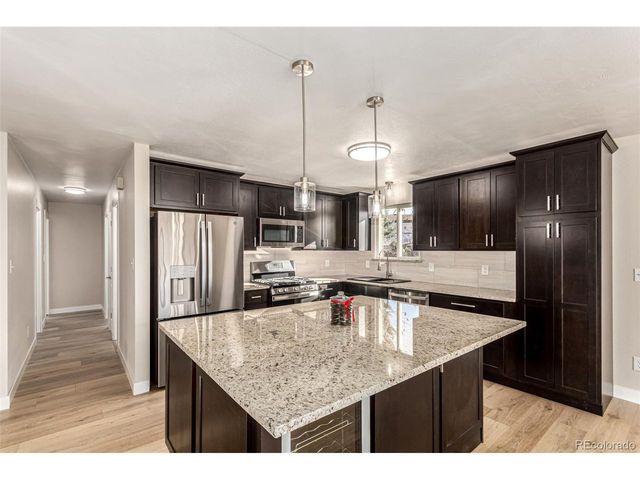 1430 Mount Evans Dr, Longmont, CO 80504