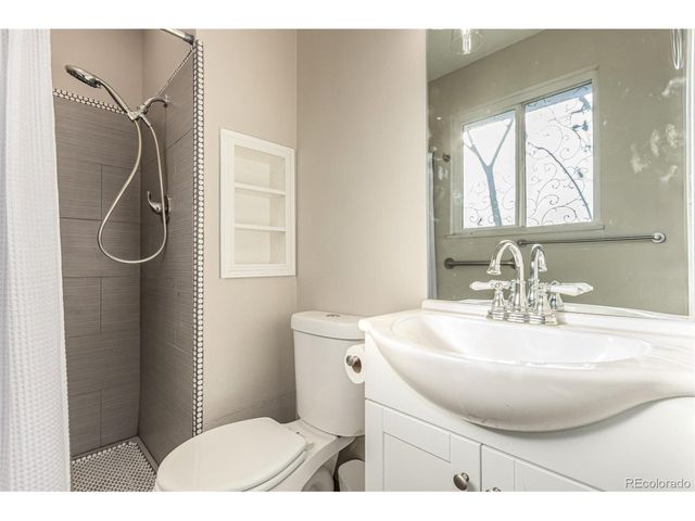 1430 Mount Evans Dr, Longmont, CO 80504