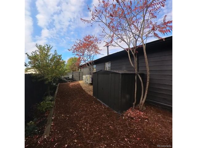 1430 Mount Evans Dr, Longmont, CO 80504