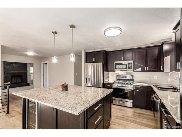 1430 Mount Evans Dr, Longmont, CO 80504