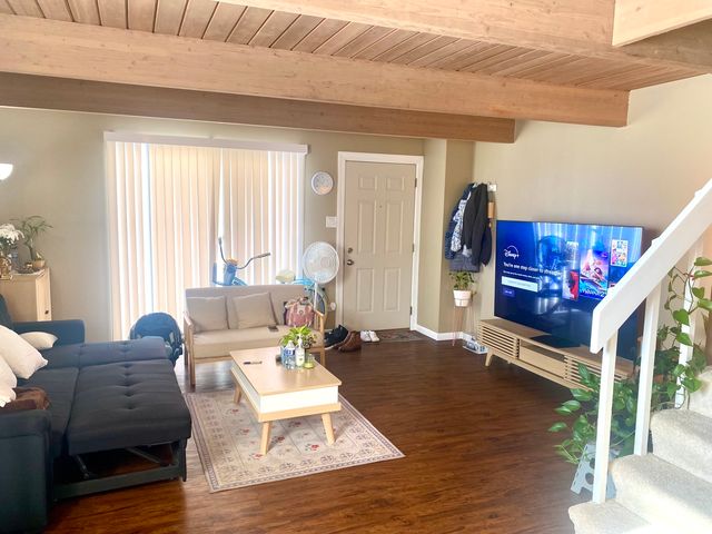 530 Meadow Green Lane 530, Round Lake Beach, IL 60073