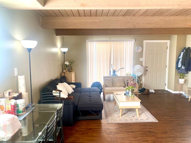 530 Meadow Green Lane 530, Round Lake Beach, IL 60073