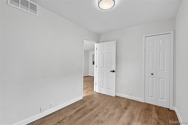 2840 Oldsmobile Avenue, Waterford, MI 48328