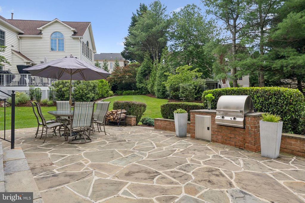 Image 1 of property listing at 9816 BALD CYPRESS DR, Rockville, MD 20850