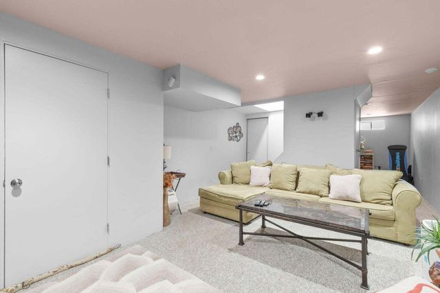 300 Falmouth Road APT 20C, Mashpee, MA 02649