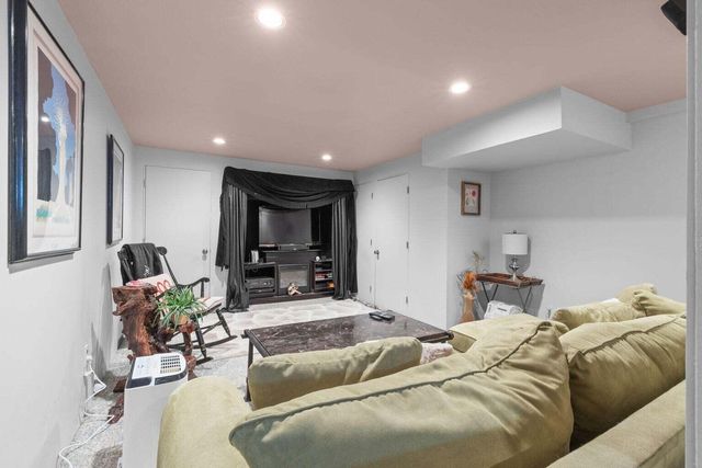 300 Falmouth Road APT 20C, Mashpee, MA 02649
