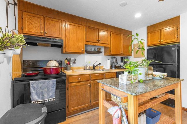 300 Falmouth Road APT 20C, Mashpee, MA 02649