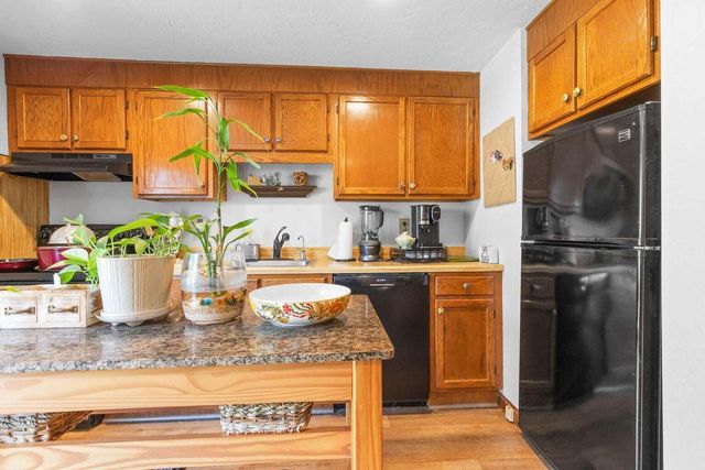 300 Falmouth Road APT 20C, Mashpee, MA 02649