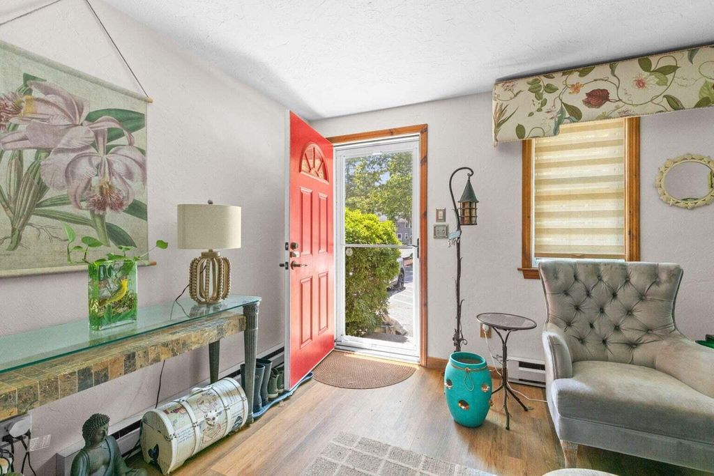 300 Falmouth Road APT 20C, Mashpee, MA 02649