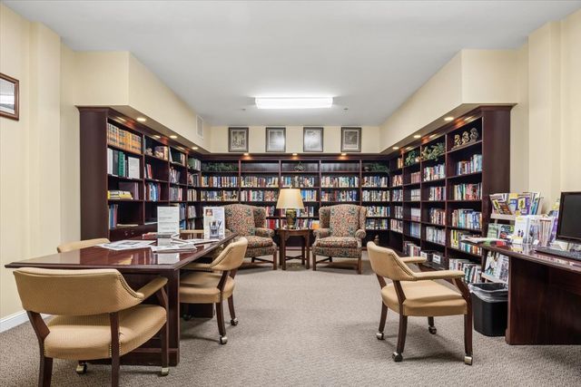 801 N McLean Boulevard 140, Elgin, IL 60123