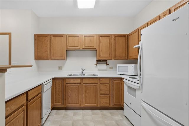 801 N McLean Boulevard 140, Elgin, IL 60123
