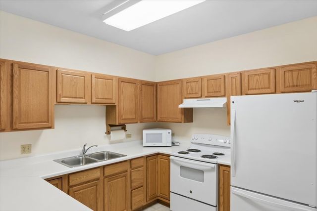 801 N McLean Boulevard 140, Elgin, IL 60123
