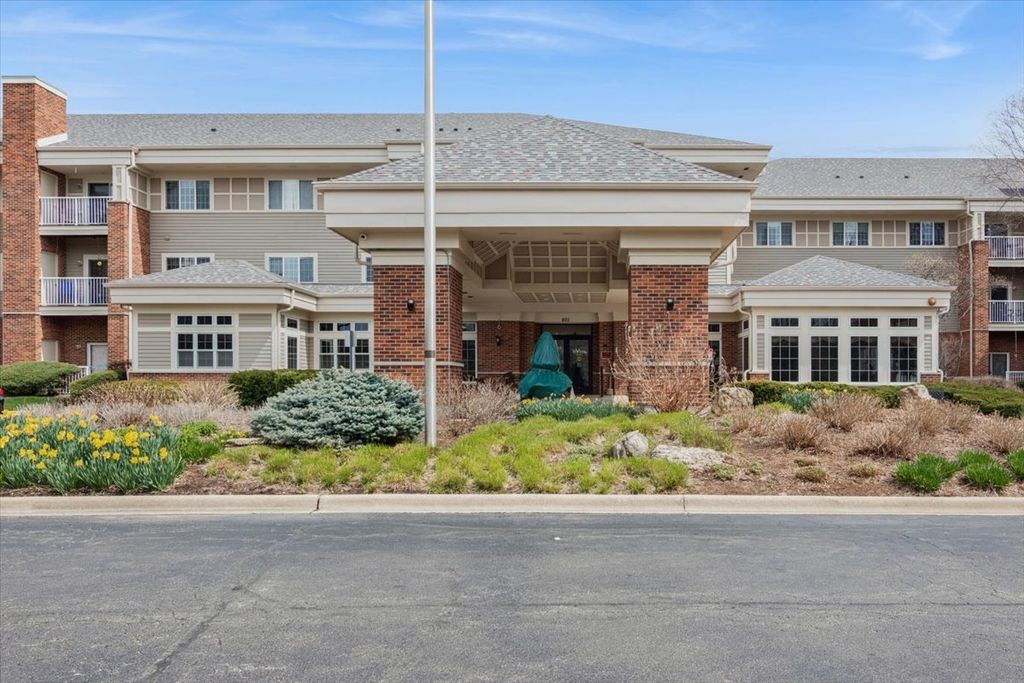801 N McLean Boulevard 140, Elgin, IL 60123