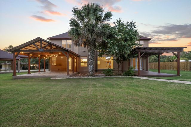17 Horseshoe CT, New Braunfels, TX 78132