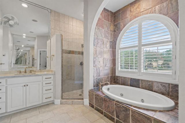 17 Horseshoe CT, New Braunfels, TX 78132