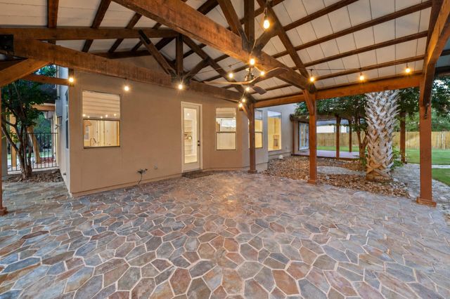 17 Horseshoe CT, New Braunfels, TX 78132