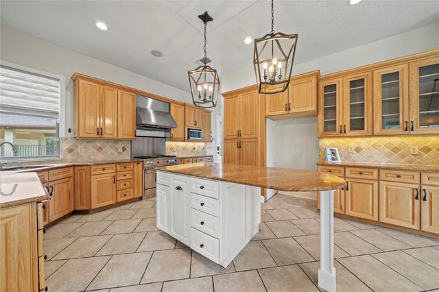17 Horseshoe CT, New Braunfels, TX 78132
