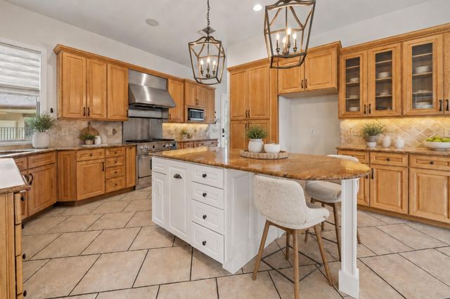 17 Horseshoe CT, New Braunfels, TX 78132