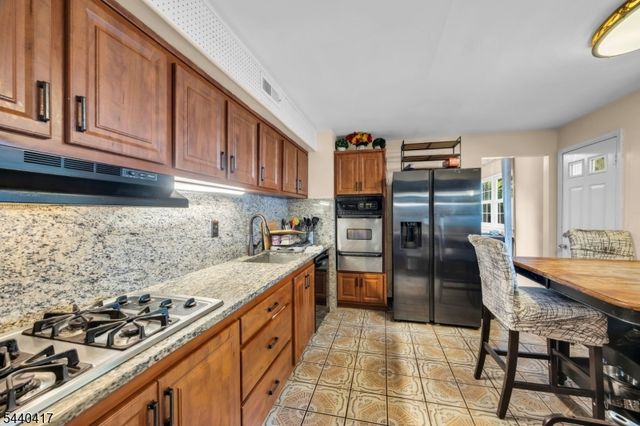 5 Cortland Dr, Franklin Twp., NJ 08873
