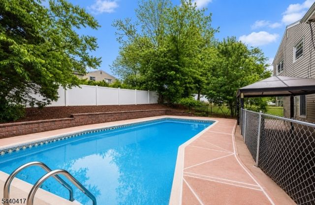5 Cortland Dr, Franklin Twp., NJ 08873