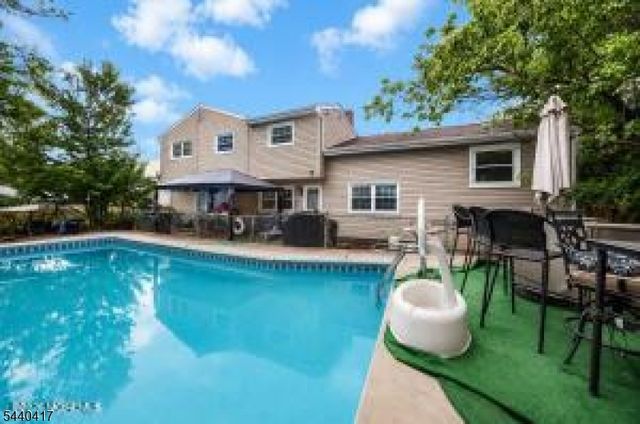 5 Cortland Dr, Franklin Twp., NJ 08873